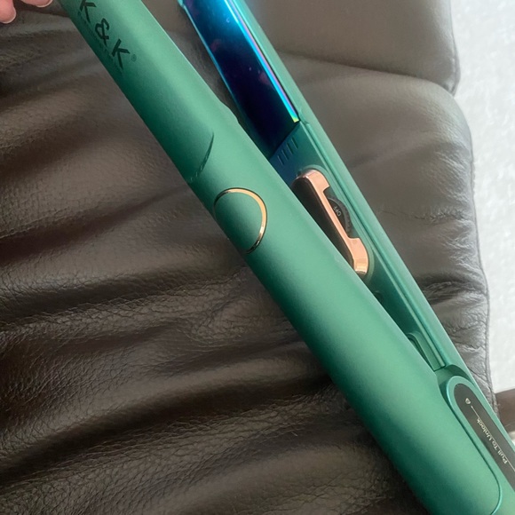 K&K Flat Iron, 1.75 inch Wide Plate,, Dual Voltage NEW- No BOX, adjustable heat - Picture 6 of 6